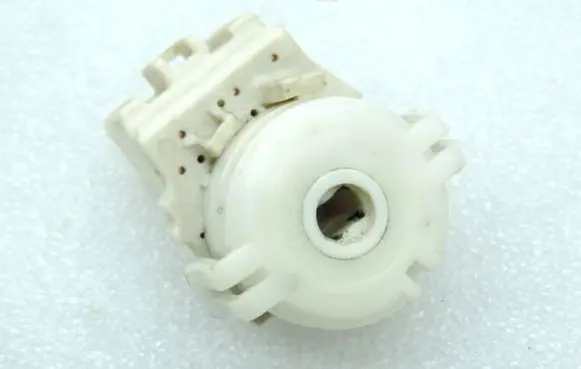 Toyota Yaris Ignition lock contact