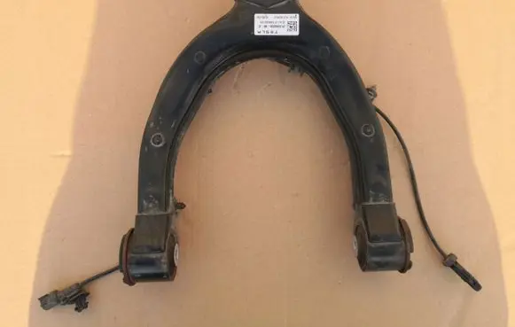 Tesla Model 3 Front upper control arm/wishbone 1044326