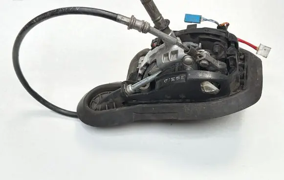 BMW 3 E90 E91 Gear shifter/selector 7562484