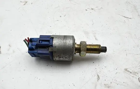 Toyota RAV 4 (XA20) Brake pedal sensor switch