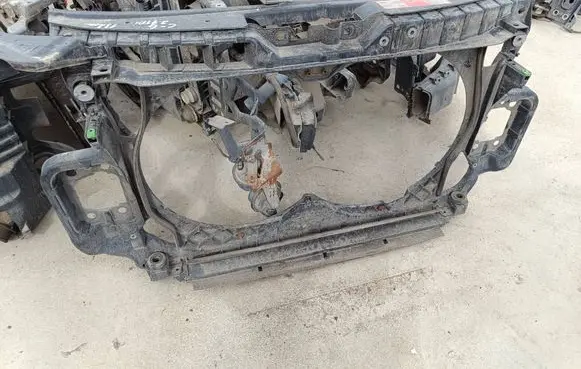 Audi A6 S6 C6 4F Radiator support slam panel bracket 