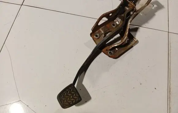 Toyota Avensis T250 Brake pedal 