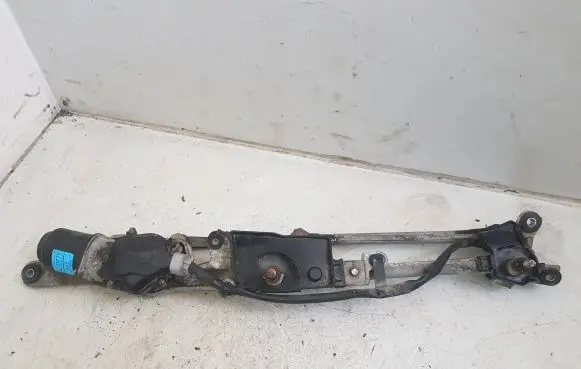 Mazda 2 Front wiper linkage and motor DF71
