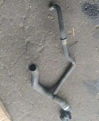 Audi Q7 4L Engine coolant pipe/hose 7L8121051