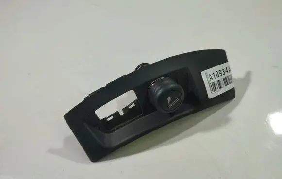 Volvo S40 Cigarette lighter 33465M