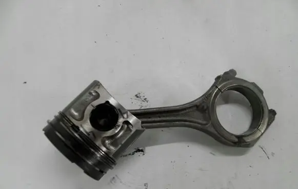 Volkswagen PASSAT B5.5 Piston 