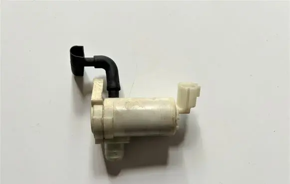 Subaru Forester SJ Windscreen/windshield washer pump 86611SG010