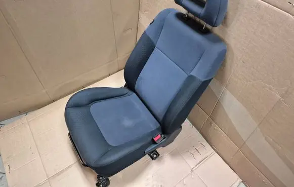 Mitsubishi Outlander Front passenger seat 