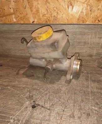 Subaru Outback Master brake cylinder