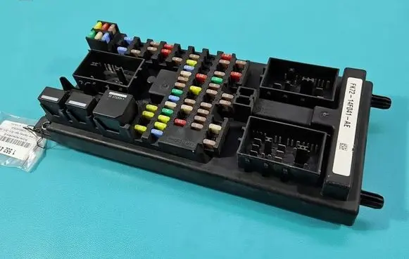 Land Rover Discovery Sport Fuse box set FK7214F041AE IMPRK1552415