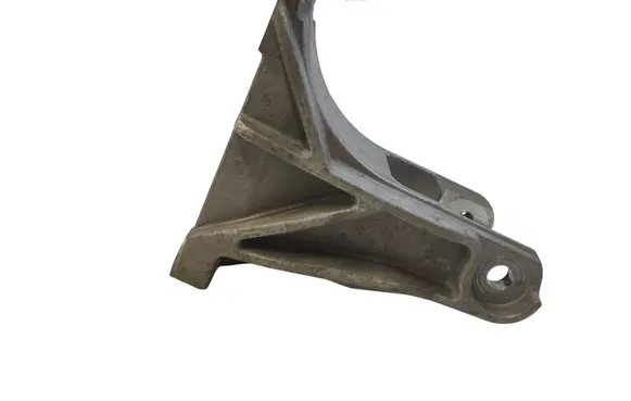 Nissan Leaf II (ZE1) Engine mounting bracket