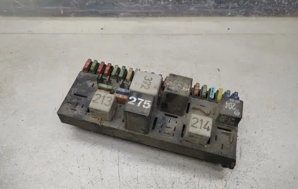 Audi 80 90 S2 B4 Fuse module 443941822B