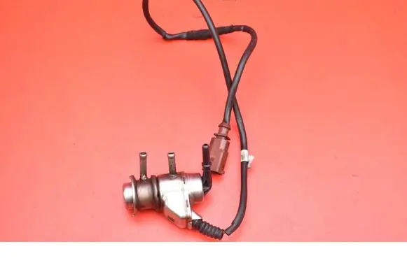 Audi A6 Allroad C7 Fuel injector 04L131113J