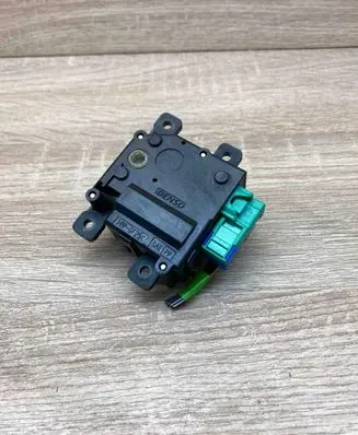 Toyota Yaris Air flap motor/actuator 0638001981