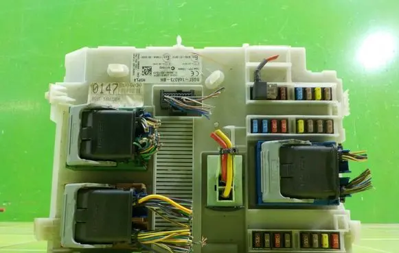 Ford Mondeo MK IV Fuse box set BG9T14A073BH BEZPIECZNIKOW