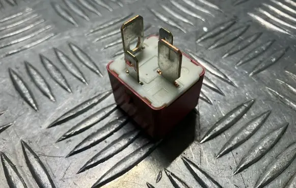 Toyota Avensis T270 Other relay 90987W2001 AH1567003700