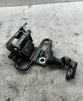 Audi A6 S6 C6 4F Front door upper hinge 8E0831412E