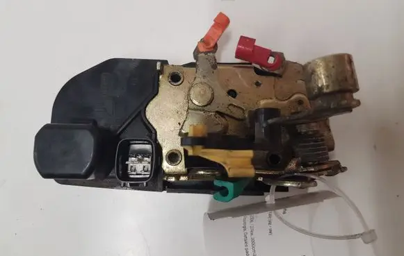 Chrysler PT Cruiser Front door lock