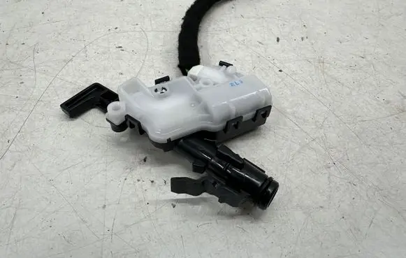 Nissan Qashqai J12 Fuel tank cap lock 