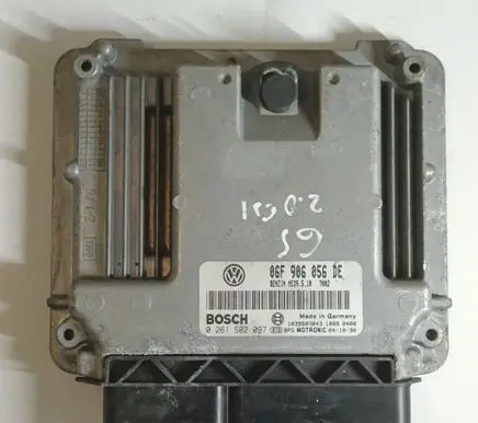 Volkswagen Golf V Engine control unit/module 06F906056DE 0261S02097