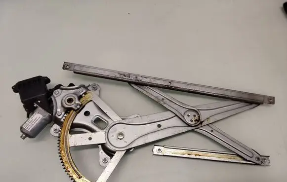 Toyota Corolla Verso E121 Front door window regulator with motor 698100F010 230120073