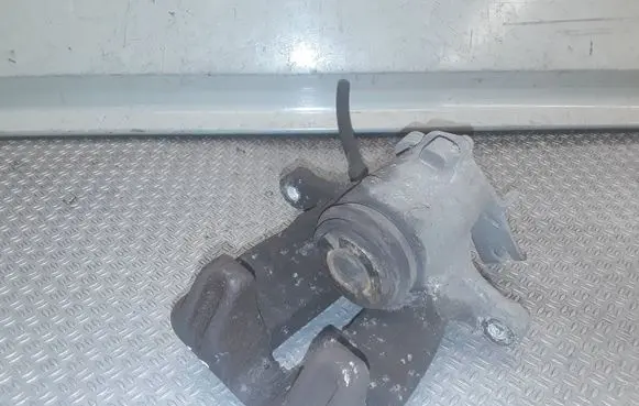 Opel Insignia A Rear brake caliper 