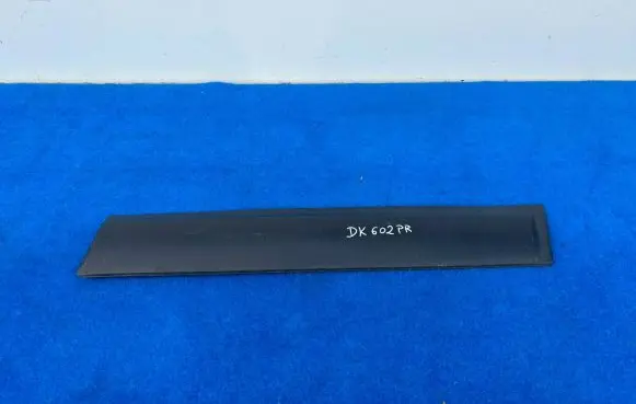 Nissan Qashqai Front door trim (molding) 80870-JD00A