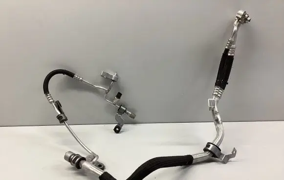 Jeep Cherokee Air conditioning (A/C) pipe/hose 68103256AE