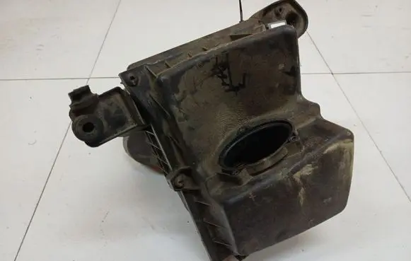 Mazda 3 I Air filter box 