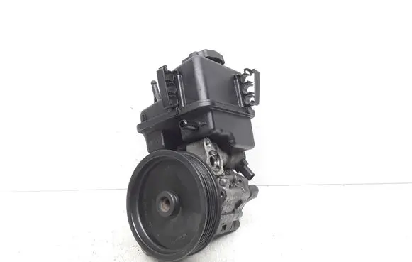 Mercedes-Benz E W212 Power steering pump A0064664701 7693900514