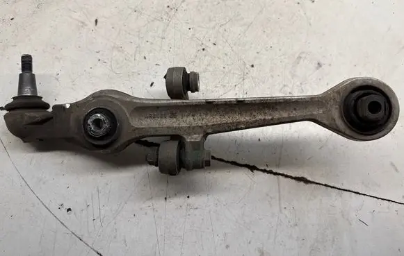 Volkswagen PASSAT B5.5 Front control arm 4B0407155