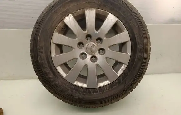 Mitsubishi Pajero R18 spare wheel 