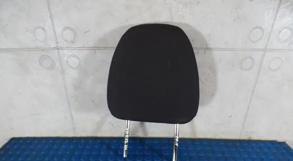 Toyota Yaris Front seat headrest 