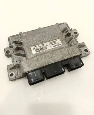 Renault Twingo II Engine control unit/module 8201076690 S120200117