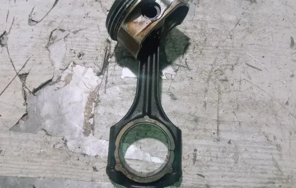 Mercedes-Benz C W203 Piston with connecting rod