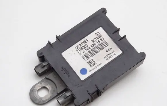 Mercedes-Benz R W251 Aerial antenna amplifier A1648201689