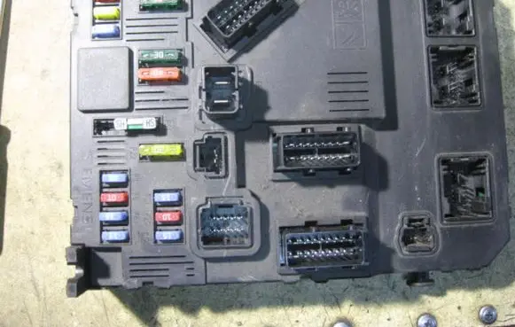 Citroen C3 Fuse module 9653667280S118085300