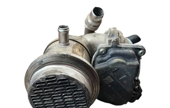 Skoda Fabia Mk2 (5J) EGR valve cooler 04B131512D 04b131501d