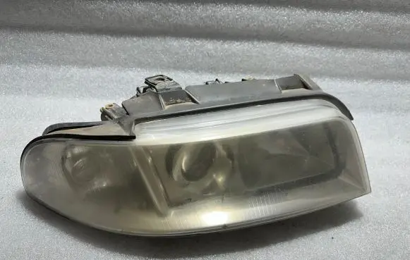 Audi A4 S4 B5 8D Headlight/headlamp 8D0941004 89300381