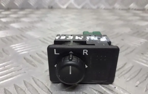 Nissan Primera Wing mirror switch