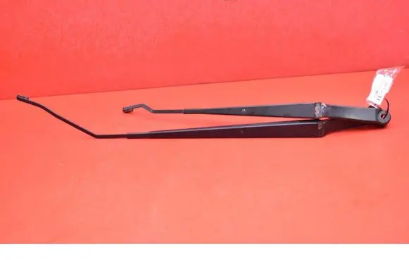 Suzuki SX4 Front wiper blade arm 