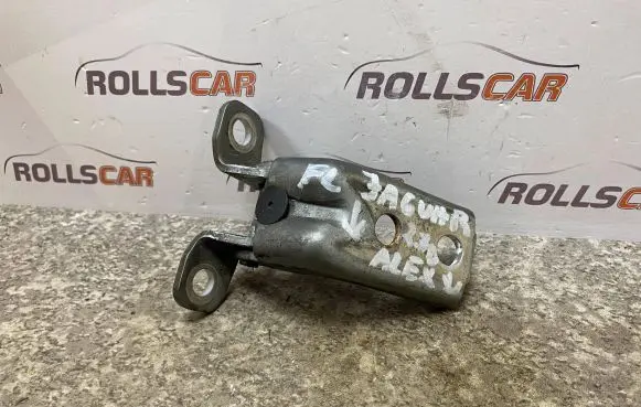 Jaguar S-Type Front door lower hinge 01A5A