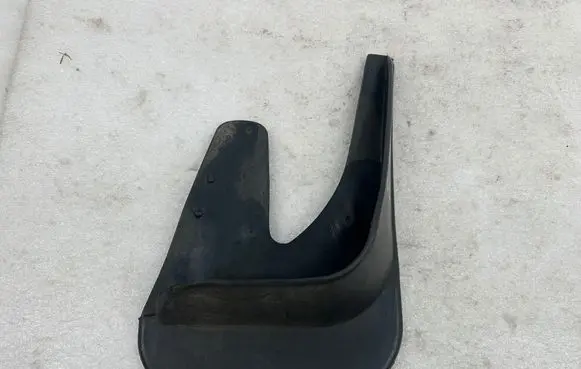 Toyota Avensis T250 Front mudguard