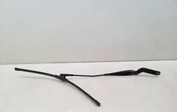 Ford Focus C-MAX Front wiper blade arm 3M5117526AA