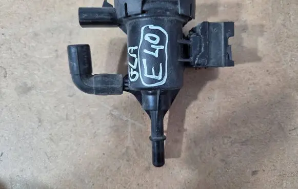 Mercedes-Benz GLC X253 C253 Fuel tank valve A0004760600