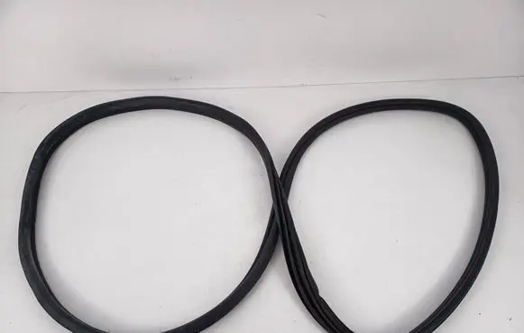 BMW X3 E83 Rubber seal rear door 3331677