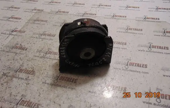 Toyota Avensis T270 Engine mount bracket
