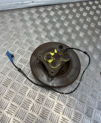 Rear wheel hub spindle/knuckle