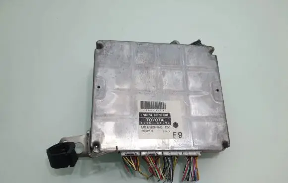 Toyota Corolla Verso AR10 Engine control unit/module 896610F090