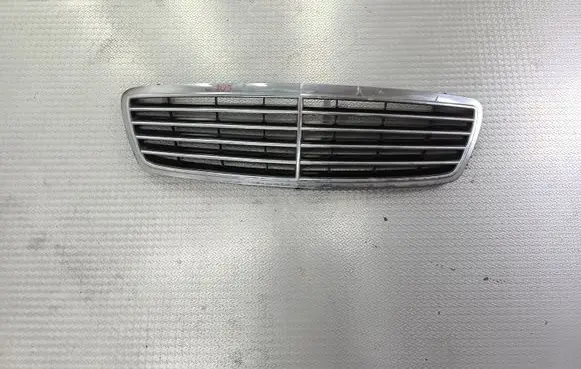 Mercedes-Benz C W203 Front grill A2038800183